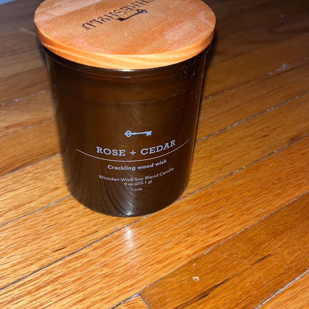 NEVER USED ROSE AND CIDE CRACKLING WOOD WICK CANDLE